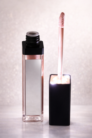 Gloss Kiss Me 'M Famous : "Embrasse moi j'suis célèbre" Ocamani D'IAMOND